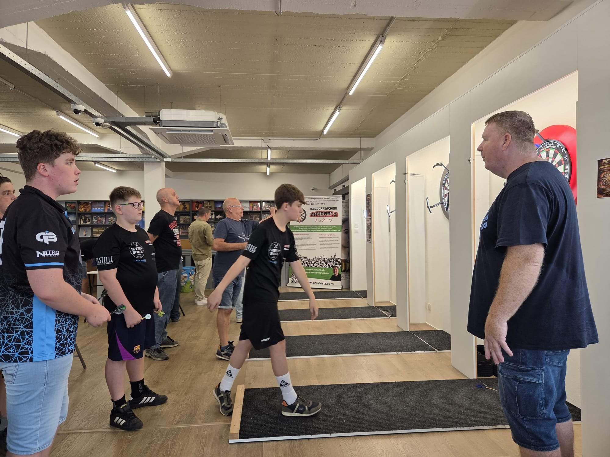 Dartworkshop Erik Clarys jeugddartschool ChudartZ Waregem